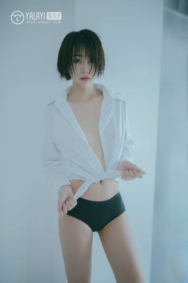 美女扒开胸无遮挡黄**