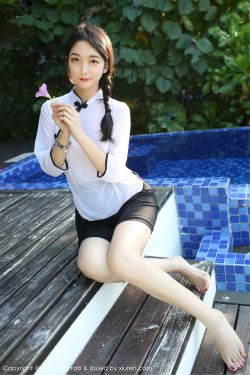 美女露尿口